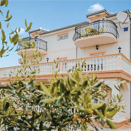 Awesome Apartment In Vodice With Kitchen Apartment *